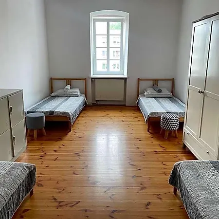 42-200 Hostel *