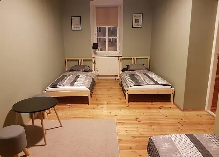 42-200 אכסניה *